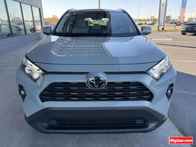 Fairly Used 2023 Toyota RAV4 XLE Premium clean Иностранный город - изображение 1